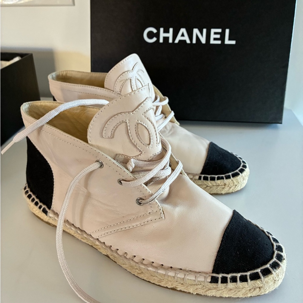 CHANEL Women's Cream and Black Ankle Boots Espadrilles Leather With Box Sz 38 - Picture 4 of 8